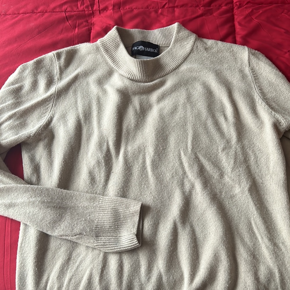 Size medium sag harbor acrylic sweater light tan